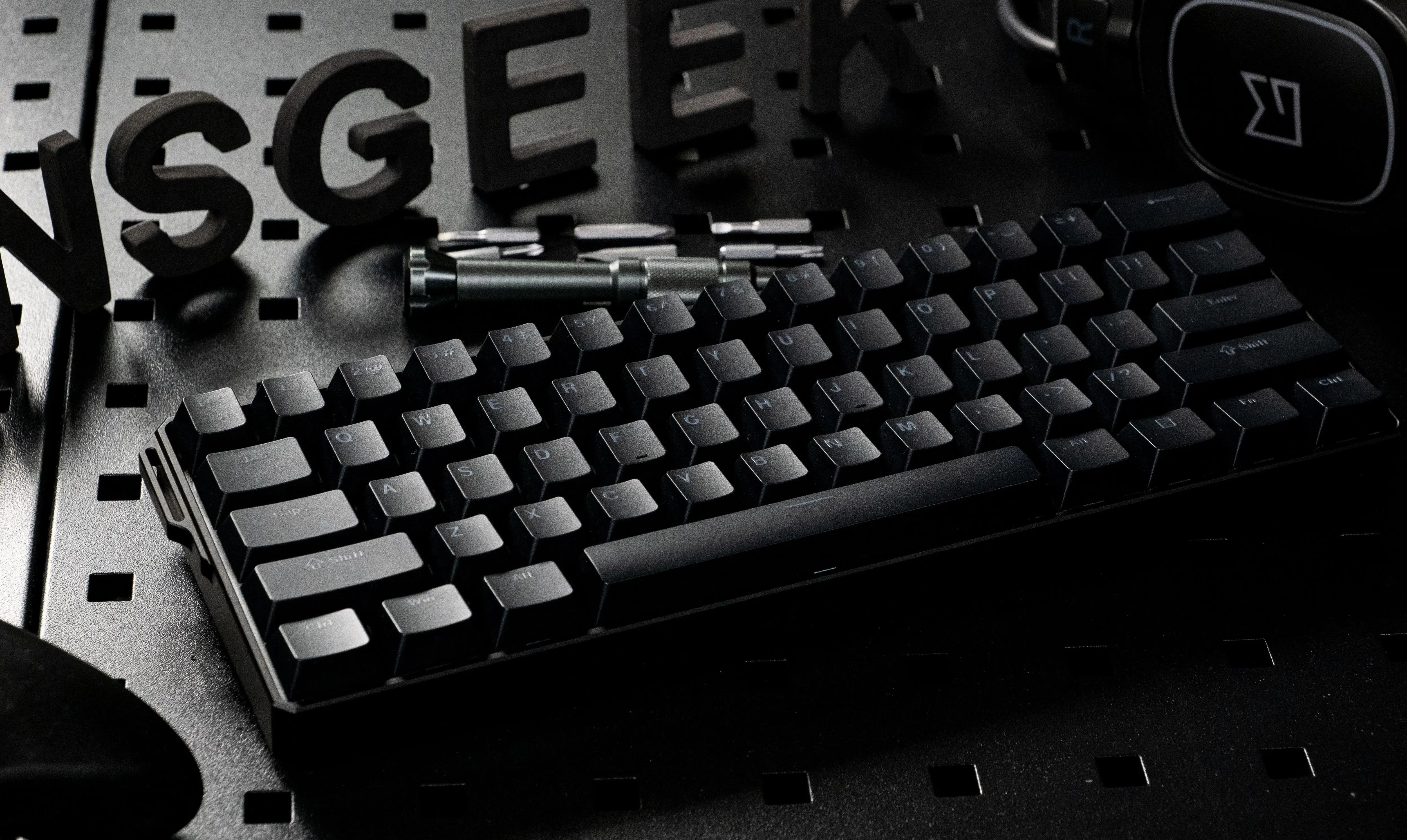 MonsGAkkoeek FUN60 Mechanical Keyboard Magnetic Switch 60% Gaming Keyboards Rapid Trigger 0.01mm 8K ARGB HE/TMR Custom Keyboard